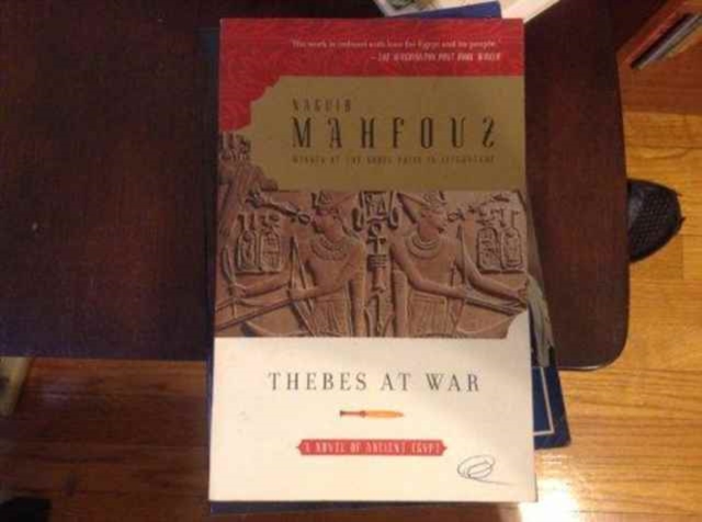 Thebes at War, Paperback / softback Book